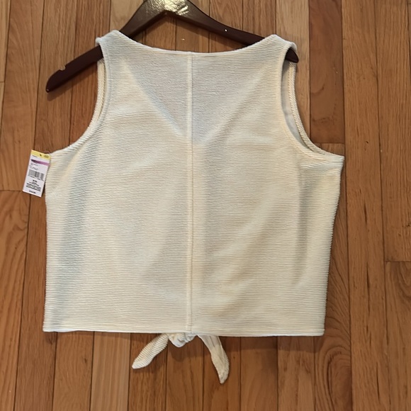 NWT blouse with buttons and tie front - Picture 5 of 5